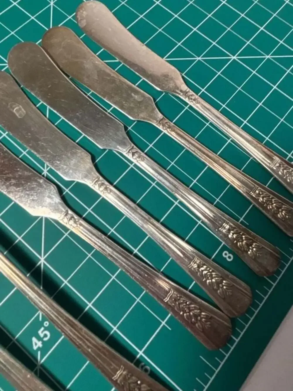 1847 Rogers A1 Plus Adoration Silverplate Butter Knives & Cocktail Seafood Forks